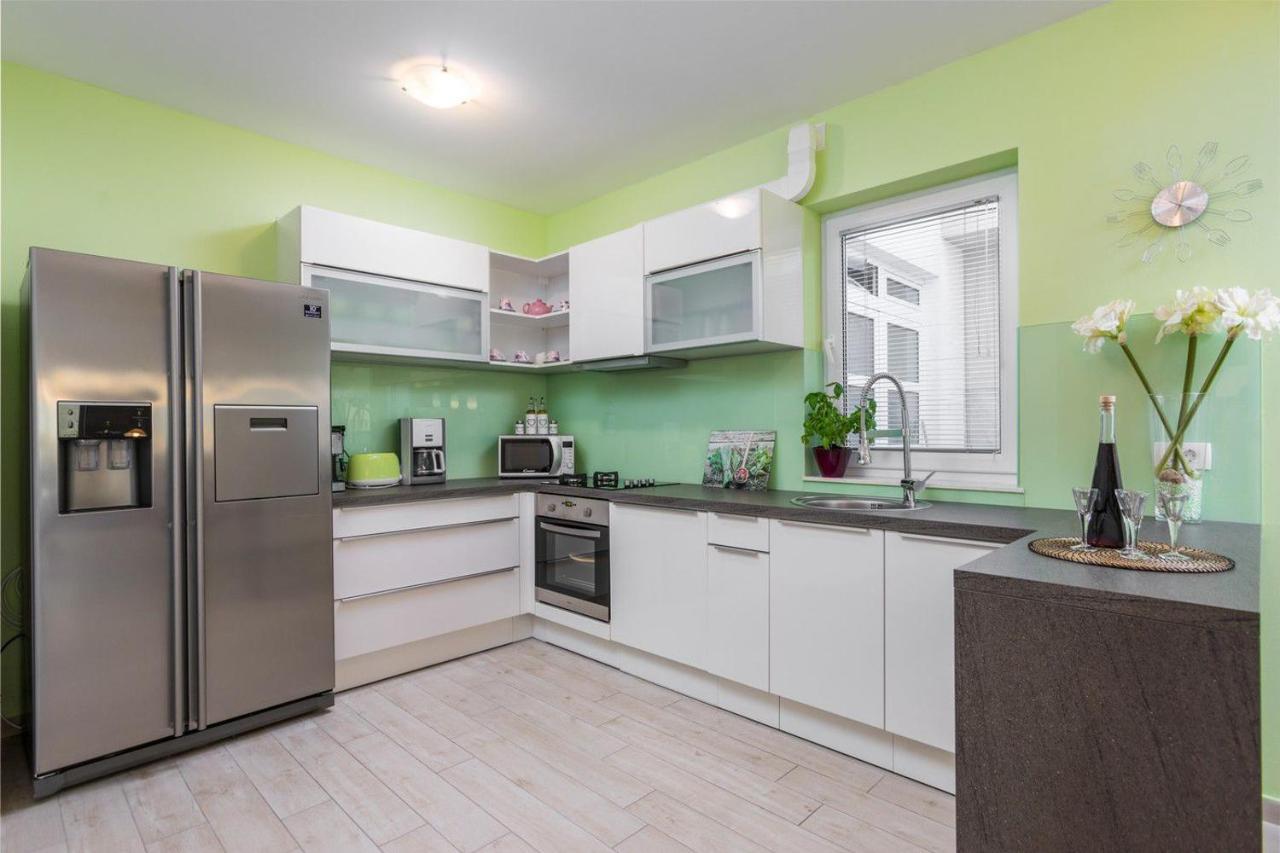 Lux Apartment Sandra Макарска Екстериор снимка